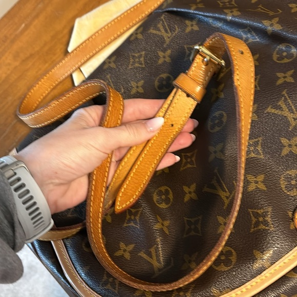 Louis Vuitton Menilmontant MM - Picture 12 of 13